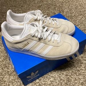 Like new cream Adidas Gazelle